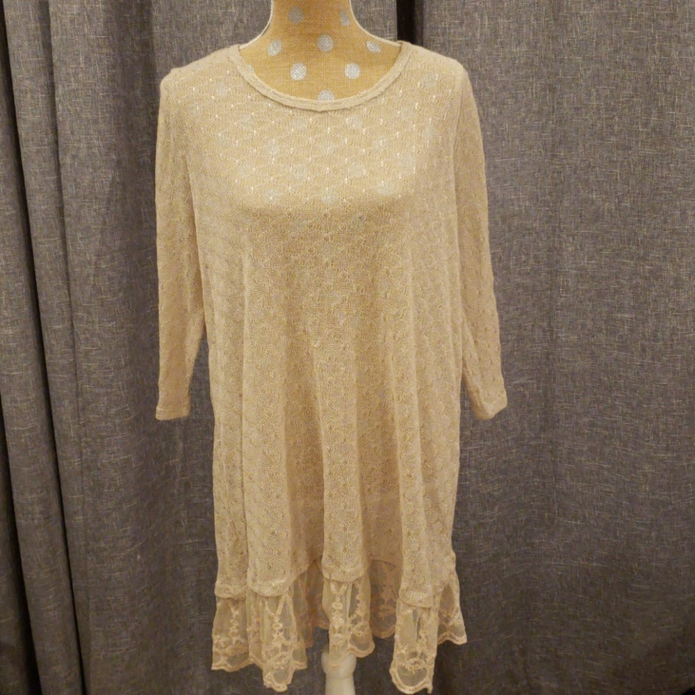 100% polyester cream 3/4 sleeved top